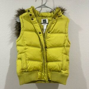 GAP Women’s Puffer Vest
